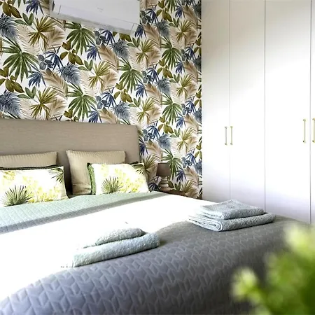 Green Oasis Penthouse Apartment *