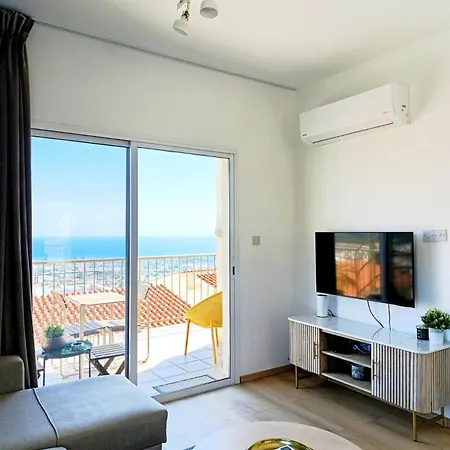Green Oasis Penthouse * Peyia